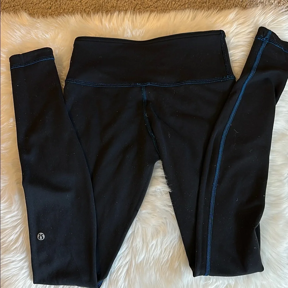 Women’s blue/black Lulu reversible Lemon leggings- great condition - Sz 2